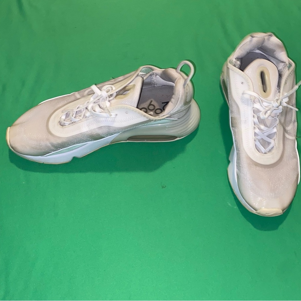 Nike Air Max 2090 Triple White -BV9977-100 Preowned Plenty Life Come Wear 12.5